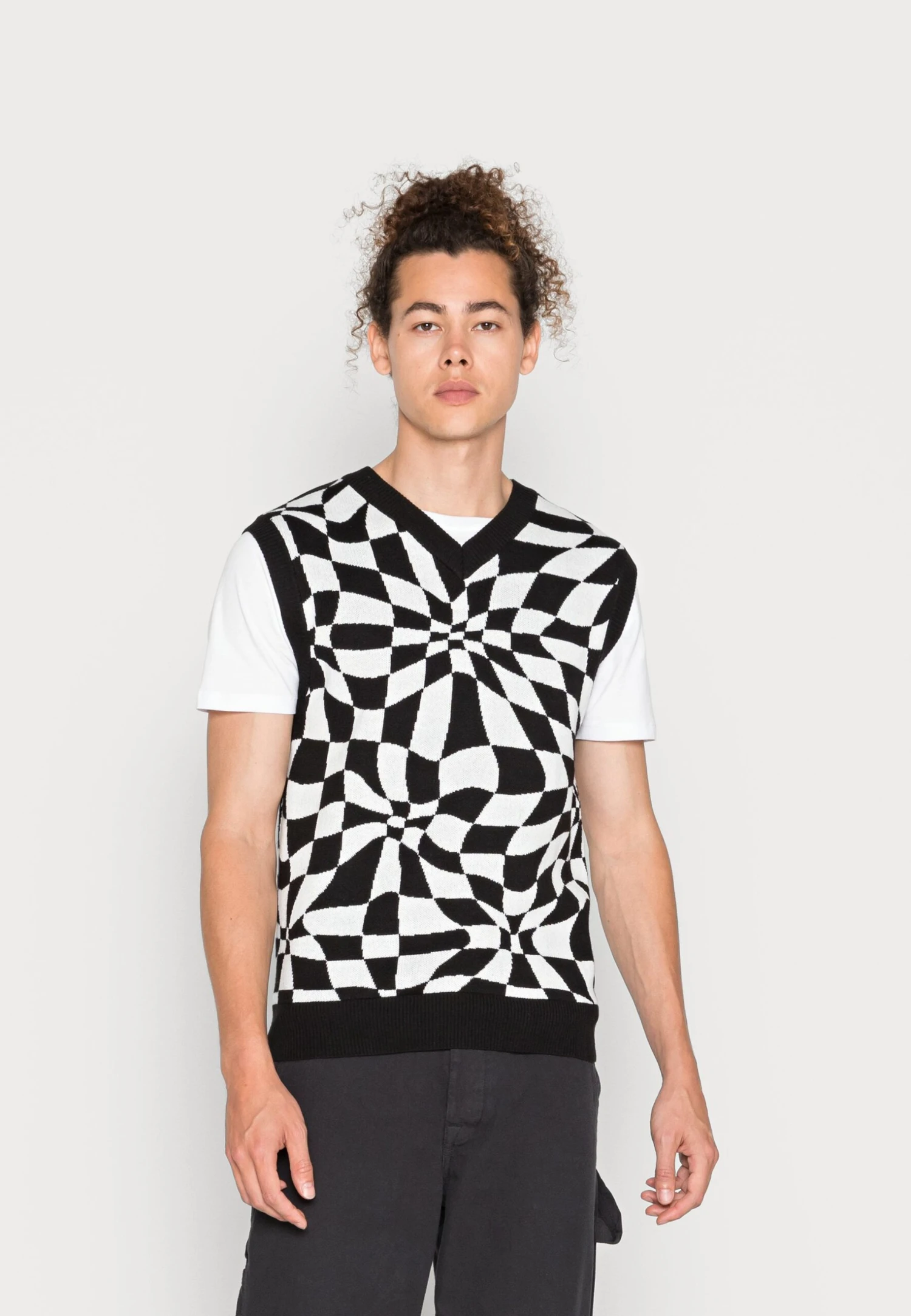 YOURTURN Distorted Check Vest Unisex - Jumper - Black/White