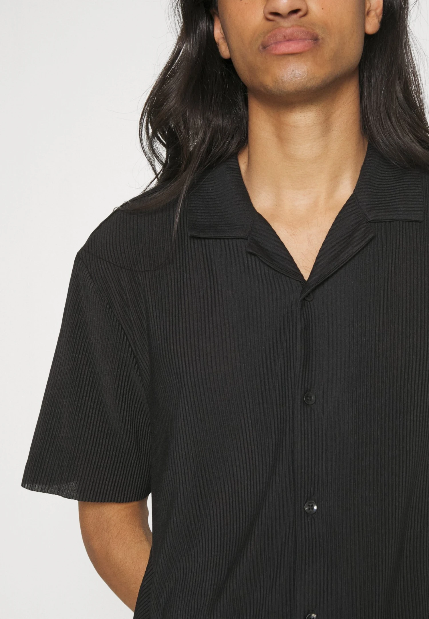 YOURTURN Plisse Shirt Unisex - Shirt - Black - Image 6