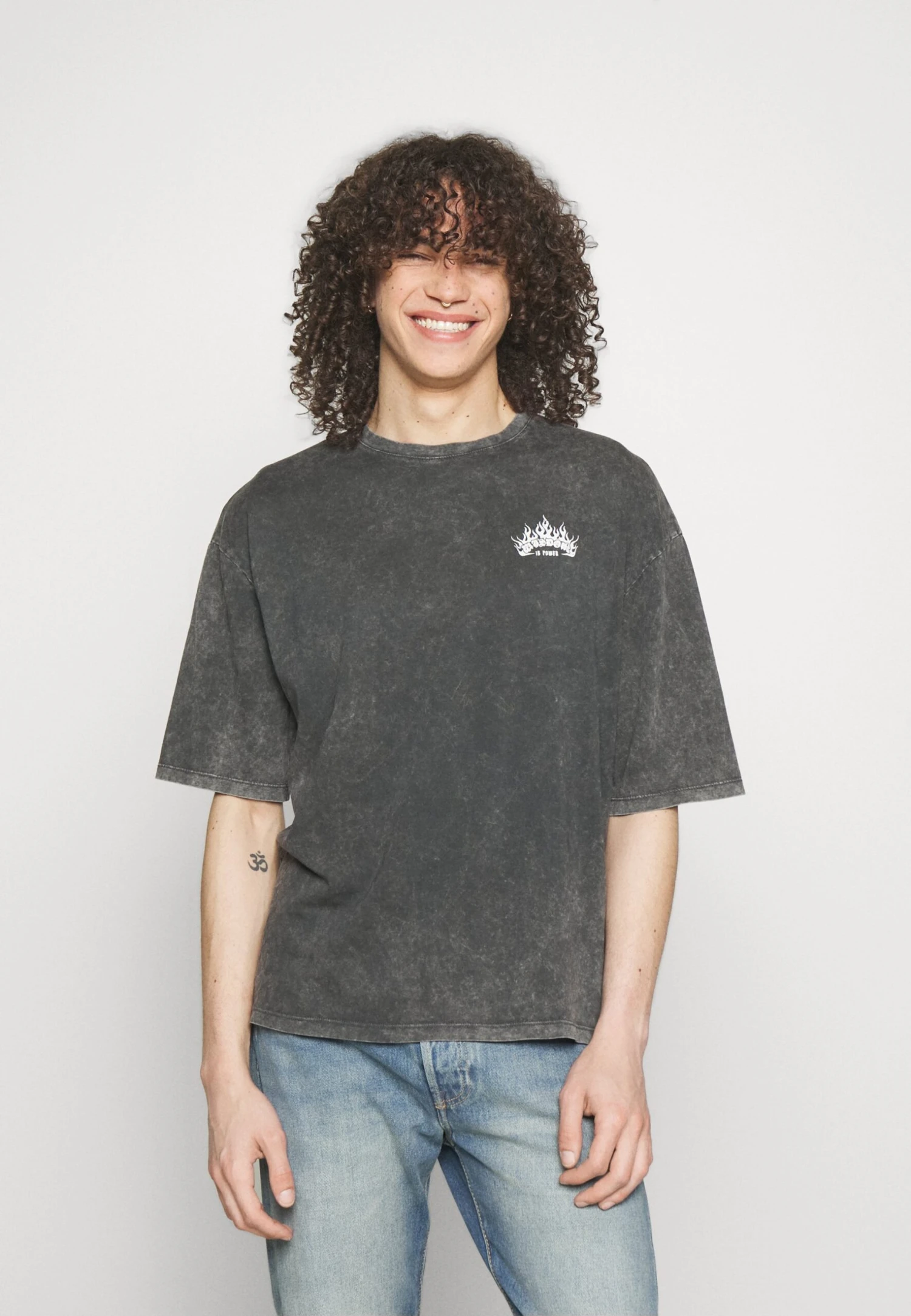 YOURTURN Skull Graphic Tee Unisex - Print T-Shirt - Mottled Black - Image 3