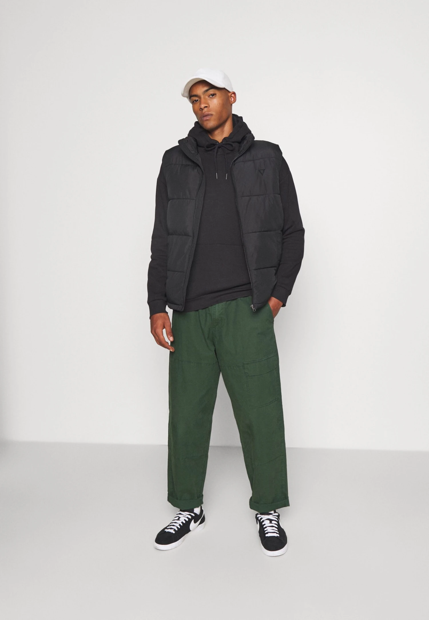 YOURTURN Puffer Vest Unisex - Waistcoat - Black - Image 2