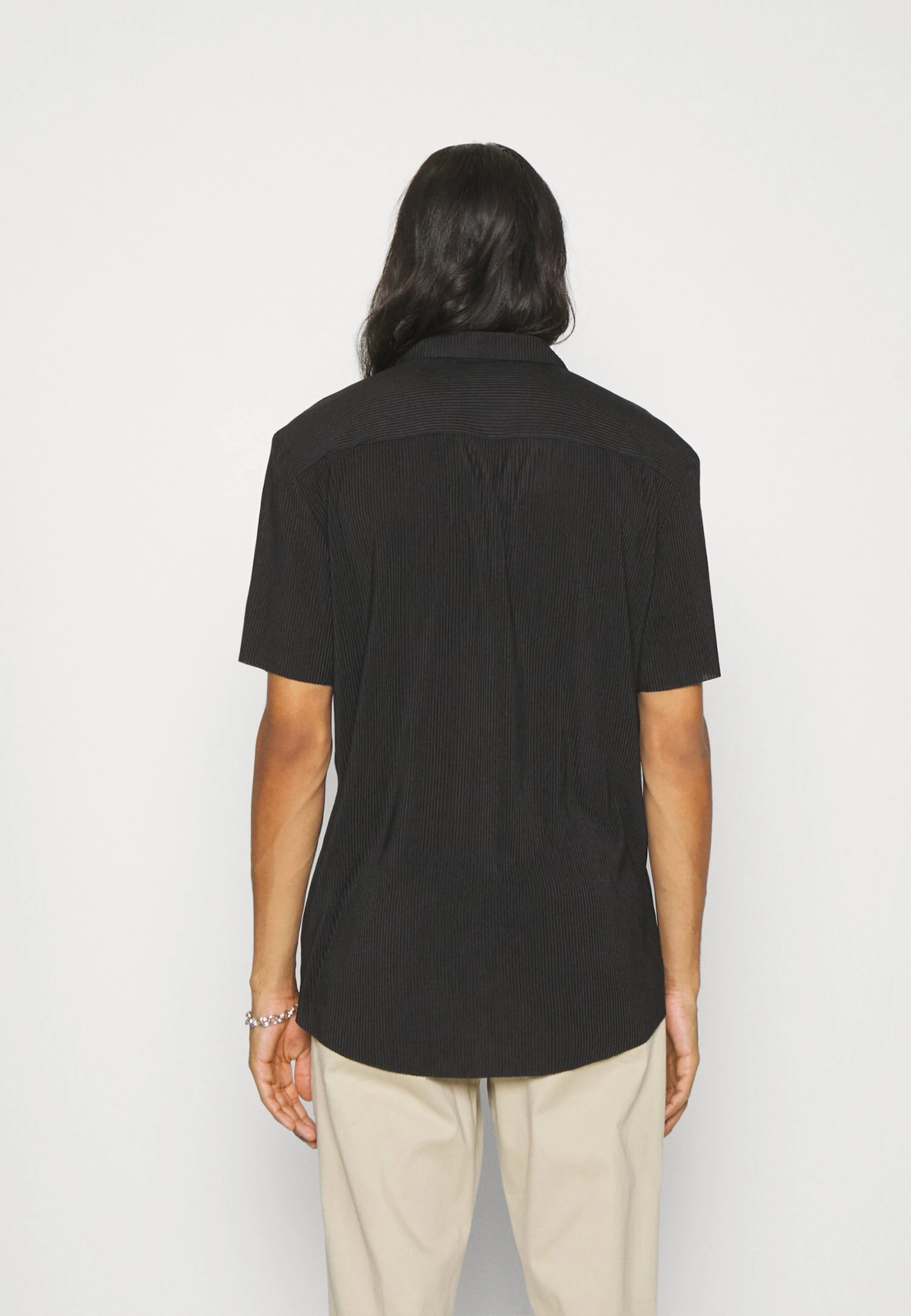 YOURTURN Plisse Shirt Unisex - Shirt - Black - Image 3